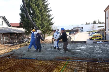 BETONIRANJE PLOŠČE PRIZIDKA PRI ZD CERKNICA 04 FOTO LJUBO VUKELIČ